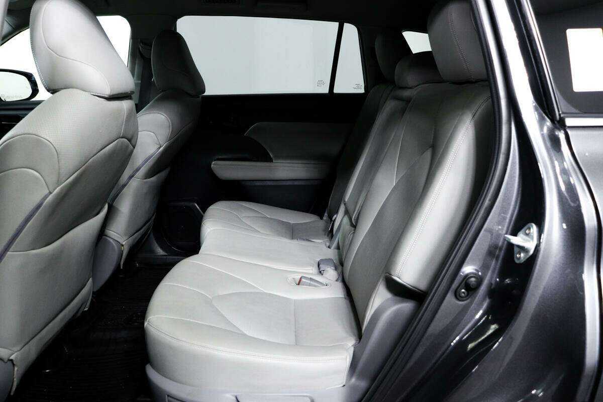 Купить Toyota Highlander с пробегом. Фото: #11