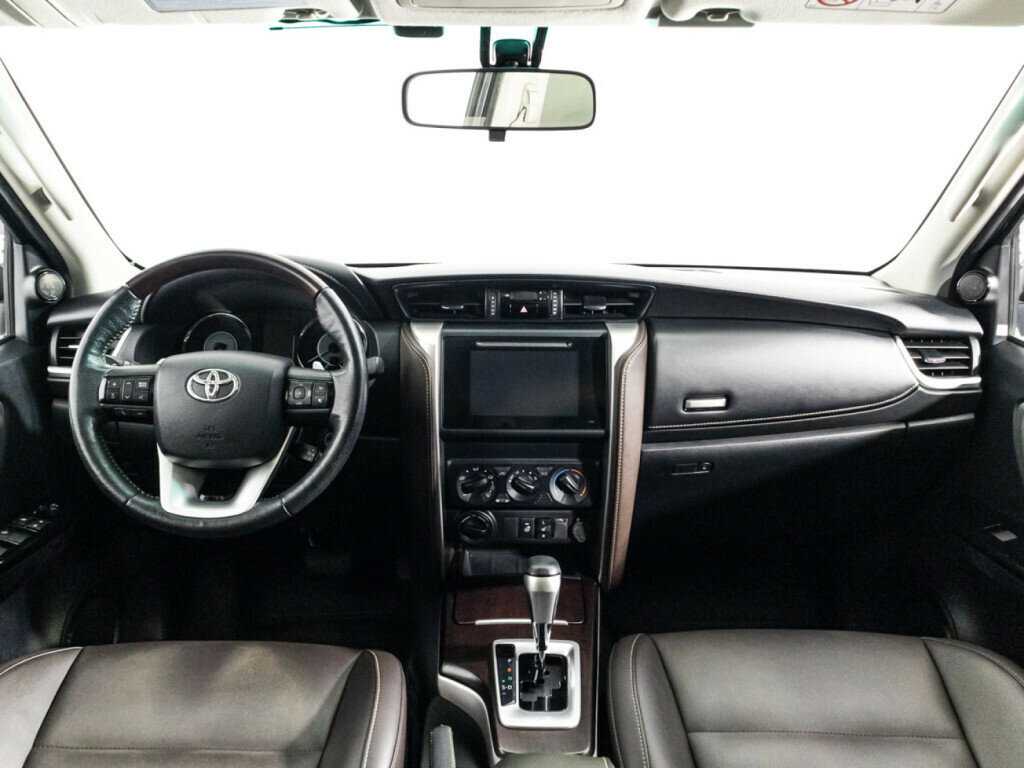 Купить Toyota Fortuner с пробегом. Фото: #12