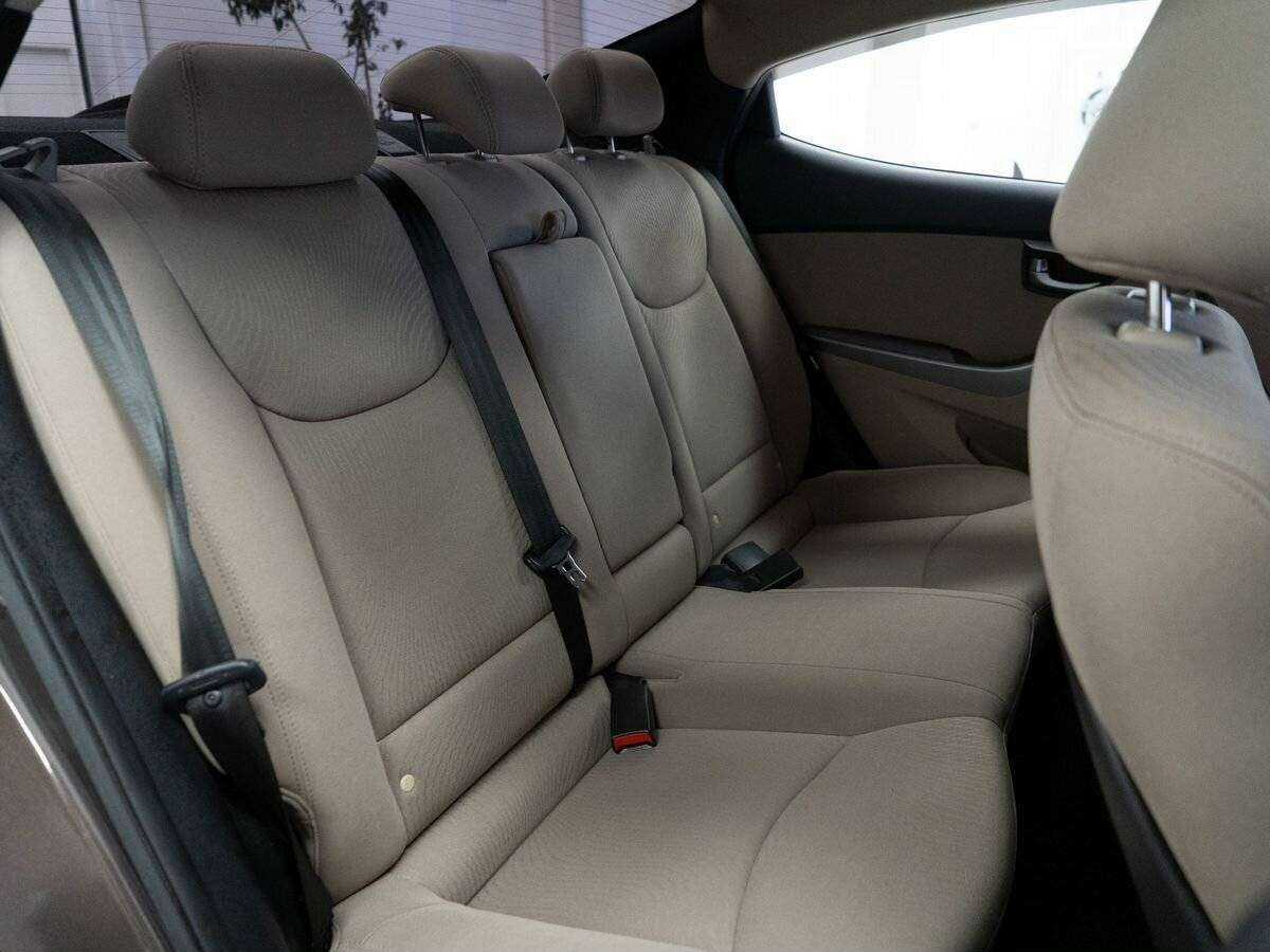 Купить Hyundai Elantra с пробегом. Фото: #8