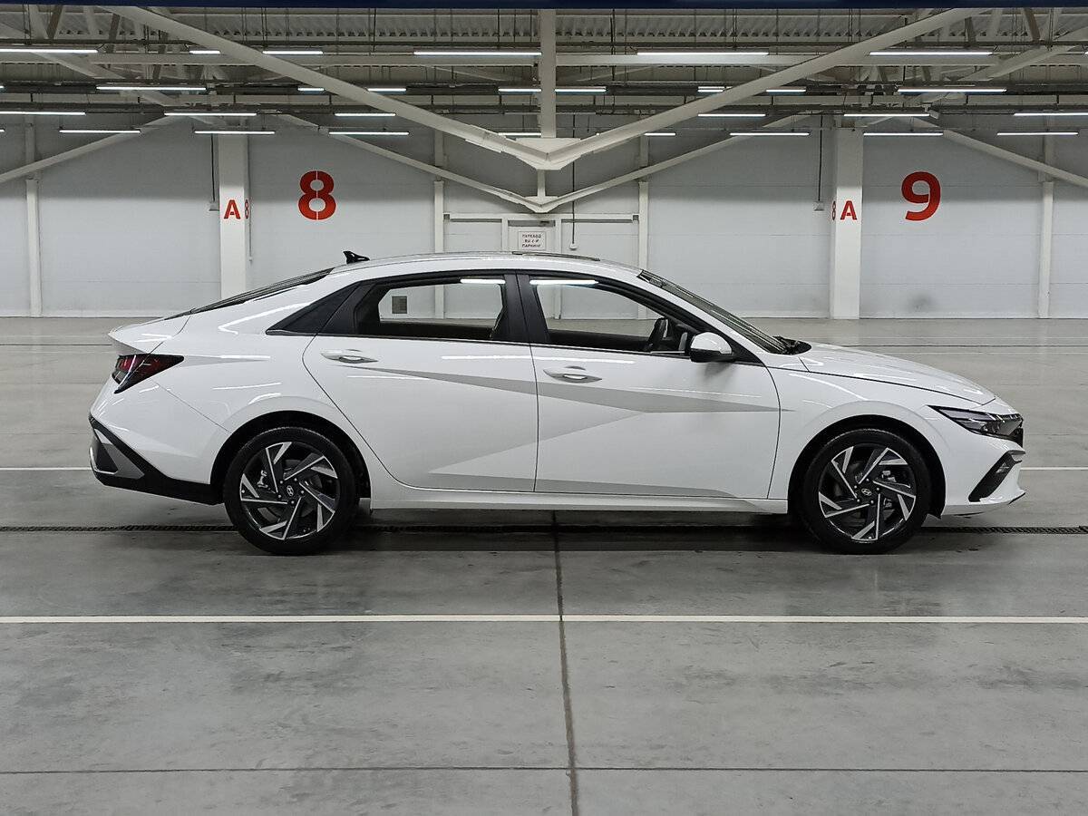 Купить Hyundai Elantra с пробегом. Фото: #3