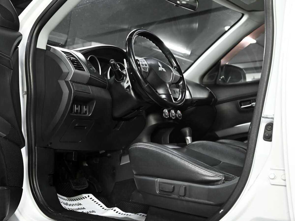Купить Mitsubishi Outlander с пробегом. Фото: #4