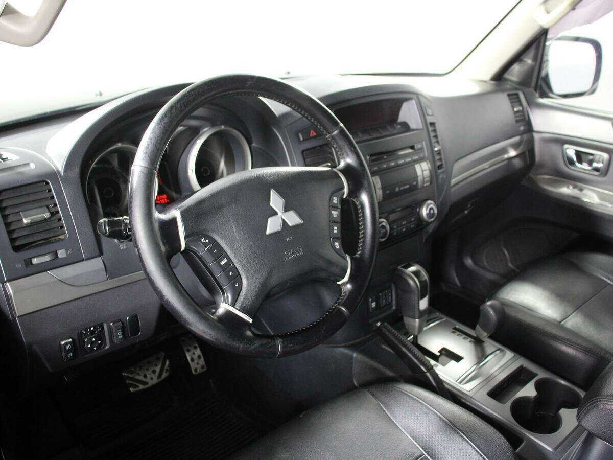 Купить Mitsubishi Pajero с пробегом. Фото: #11