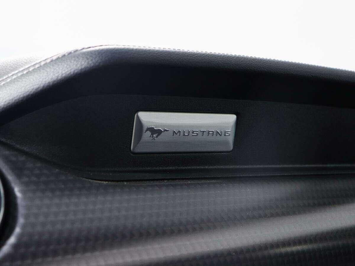 Купить Ford Mustang с пробегом. Фото: #19