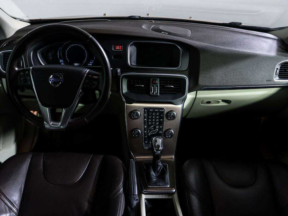 Купить Volvo V40 Cross Country с пробегом. Фото: #8