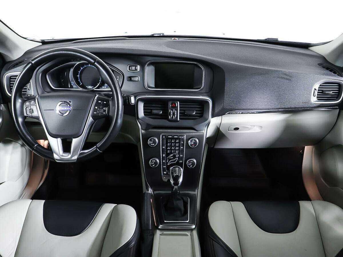 Купить Volvo V40 Cross Country с пробегом. Фото: #10