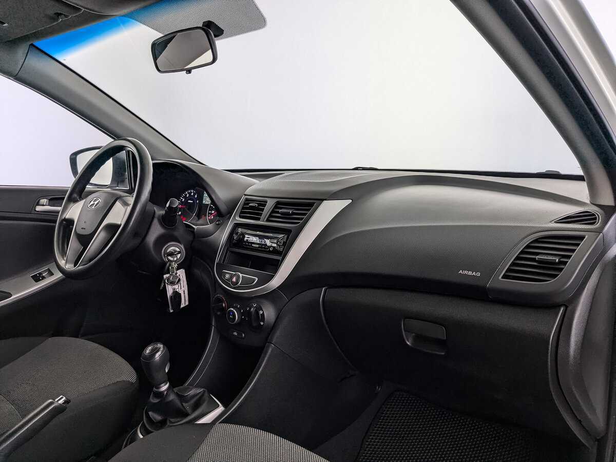 Купить Hyundai Solaris с пробегом. Фото: #8