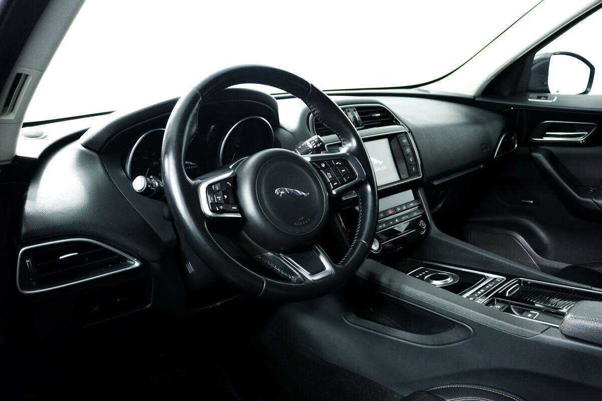 Купить Jaguar F-Pace с пробегом. Фото: #12