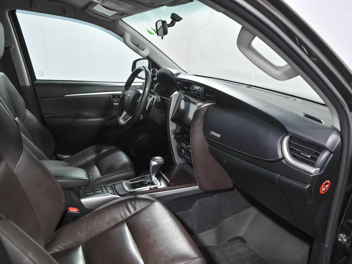 Купить Toyota Fortuner с пробегом. Фото: #19