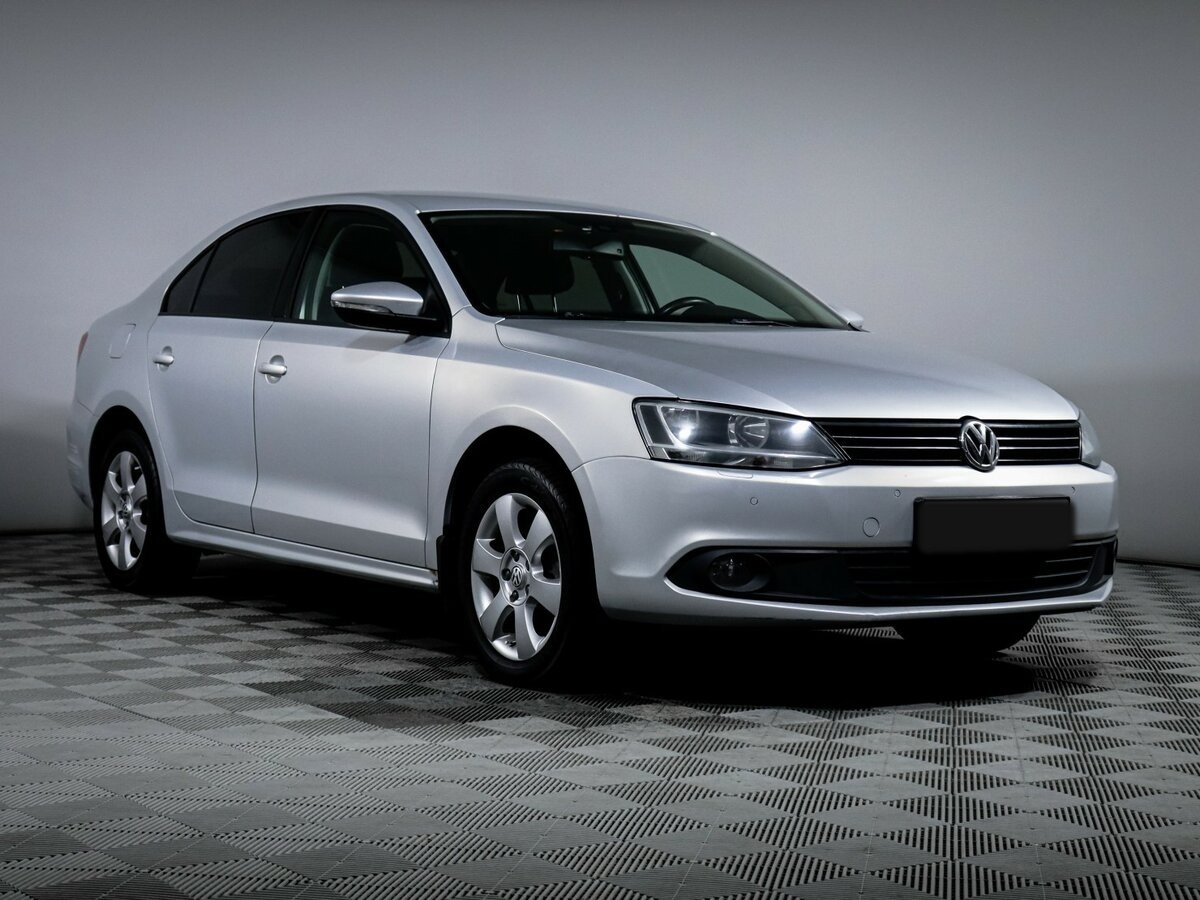 Купить Volkswagen Jetta с пробегом. Фото: #2