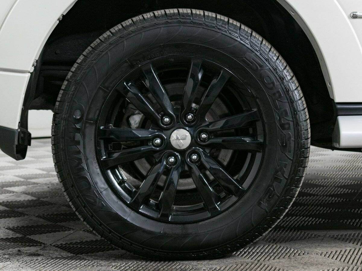 Купить Mitsubishi Pajero с пробегом. Фото: #18