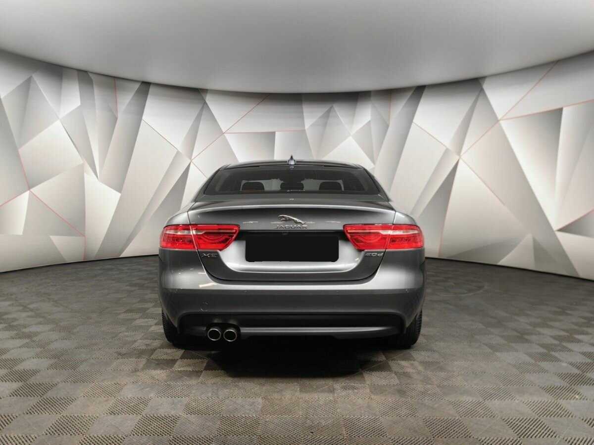 Купить Jaguar XE с пробегом. Фото: #7