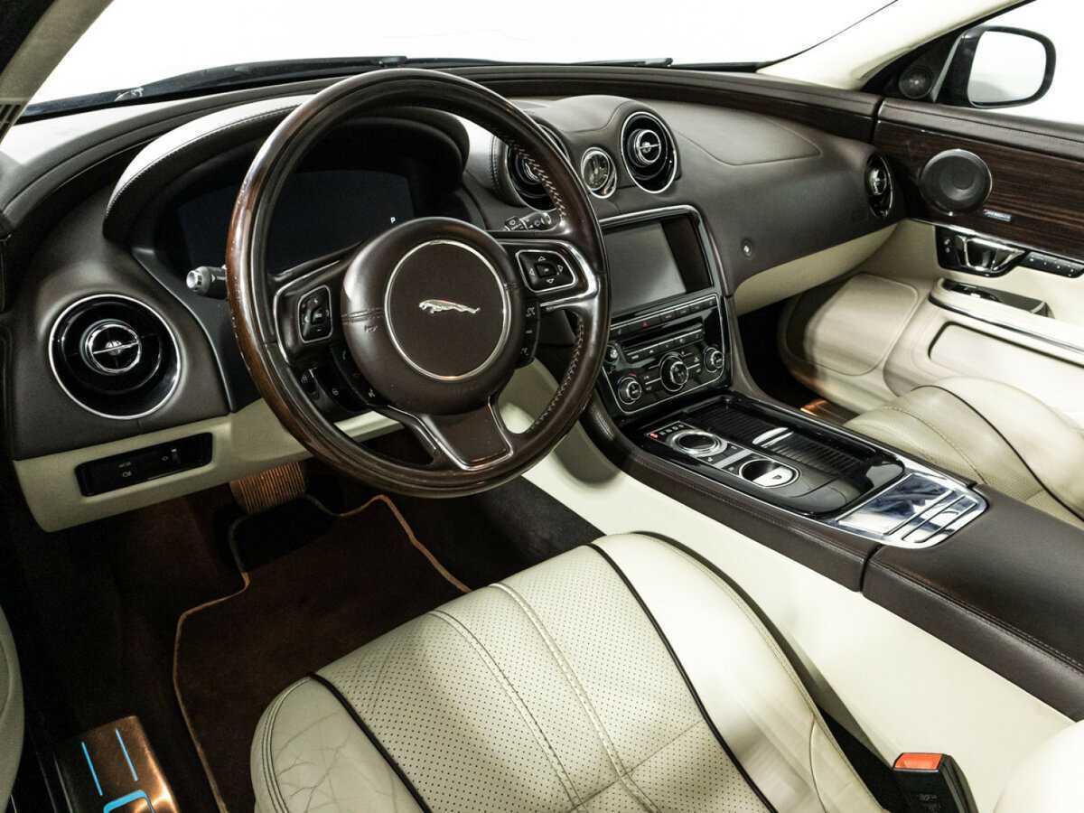 Купить Jaguar XJ с пробегом. Фото: #10