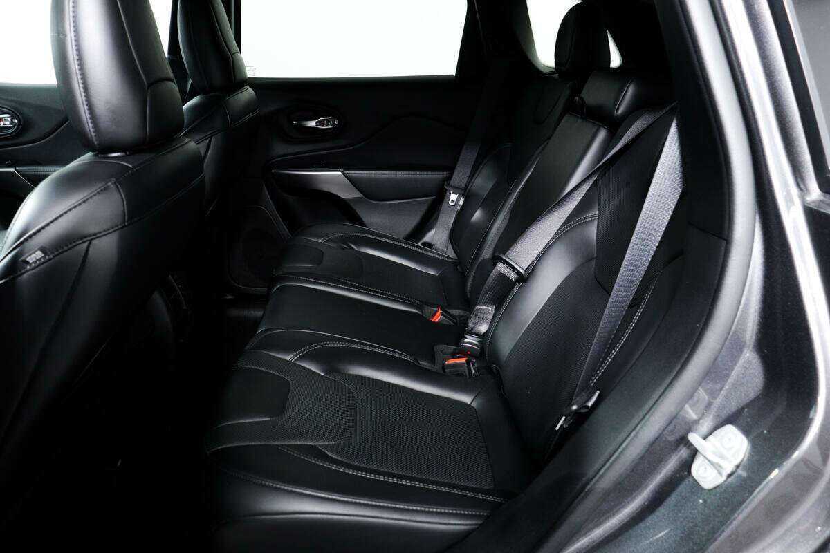 Купить Jeep Cherokee с пробегом. Фото: #11