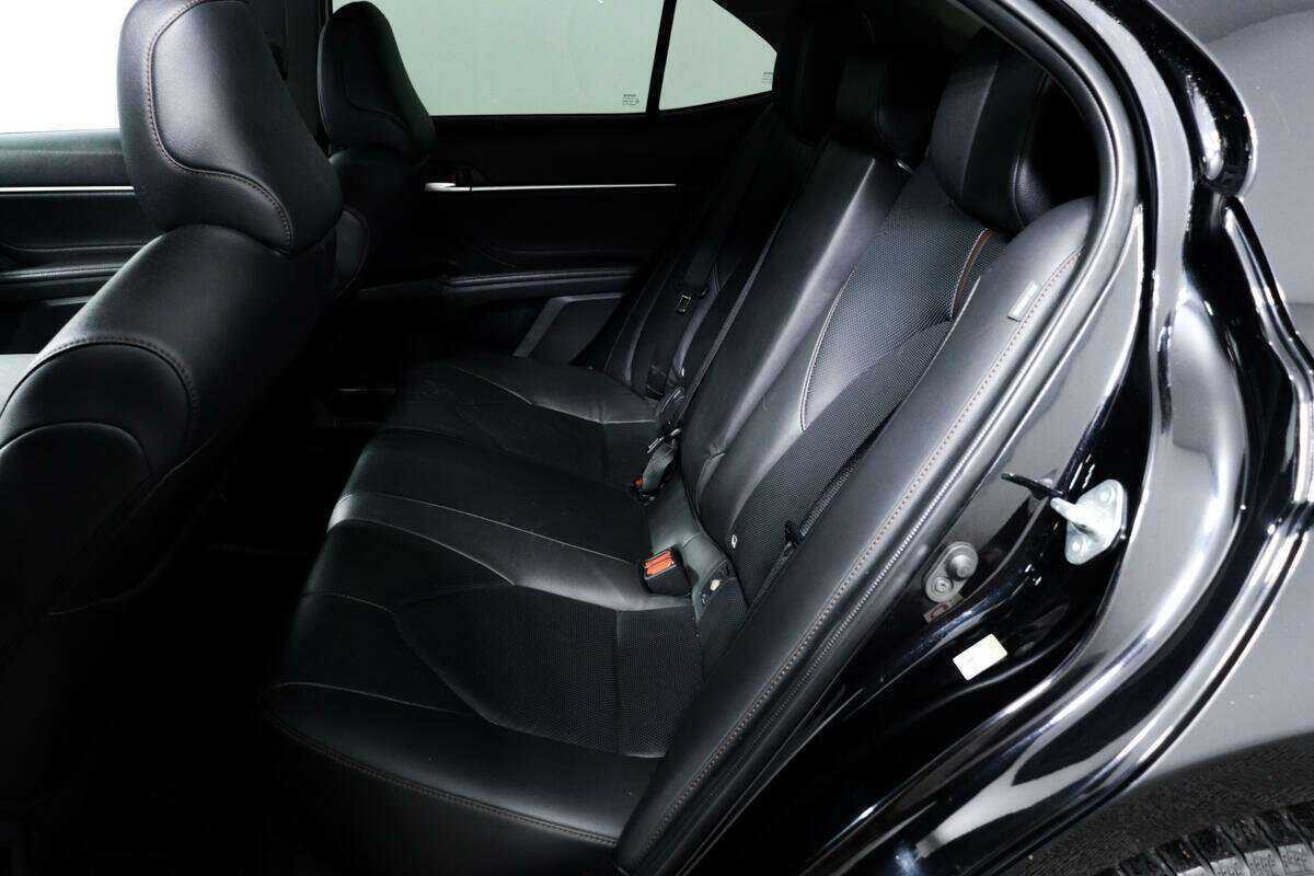 Купить Toyota Camry с пробегом. Фото: #11