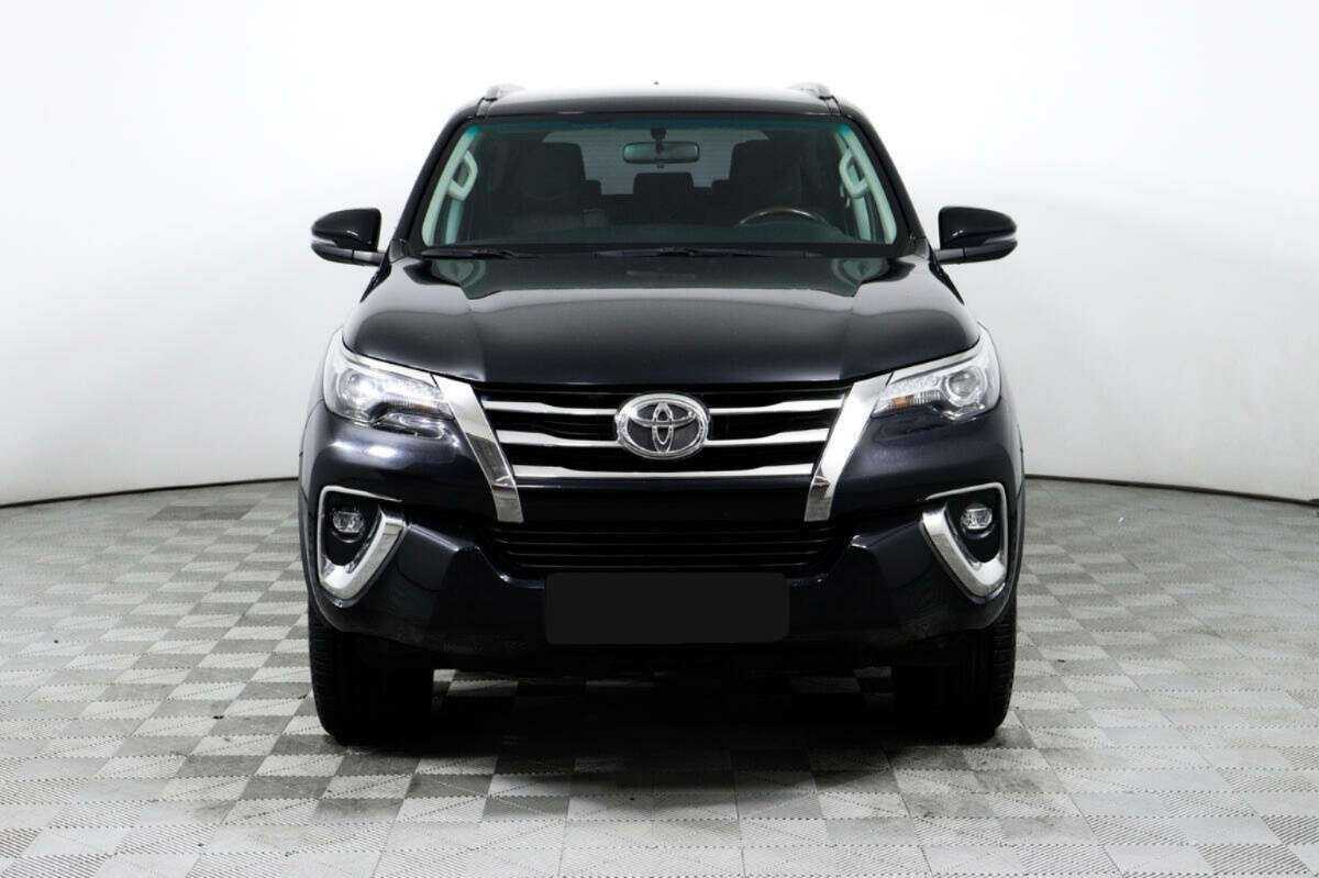 Купить Toyota Fortuner с пробегом. Фото: #1