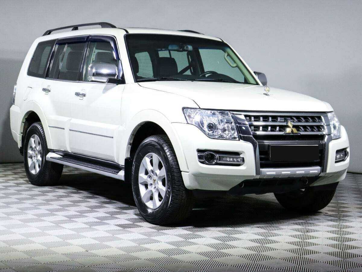 Купить Mitsubishi Pajero с пробегом. Фото: #2