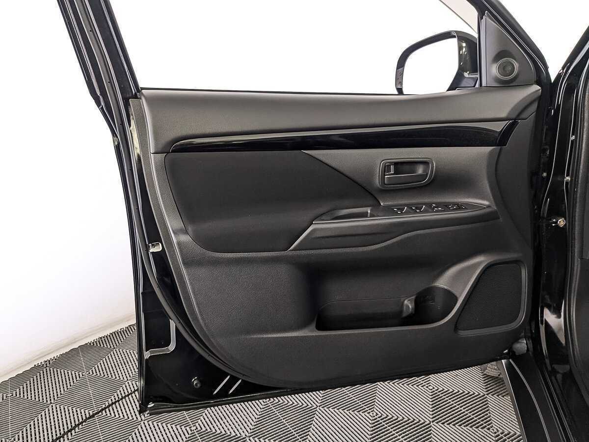 Купить Mitsubishi Outlander с пробегом. Фото: #18
