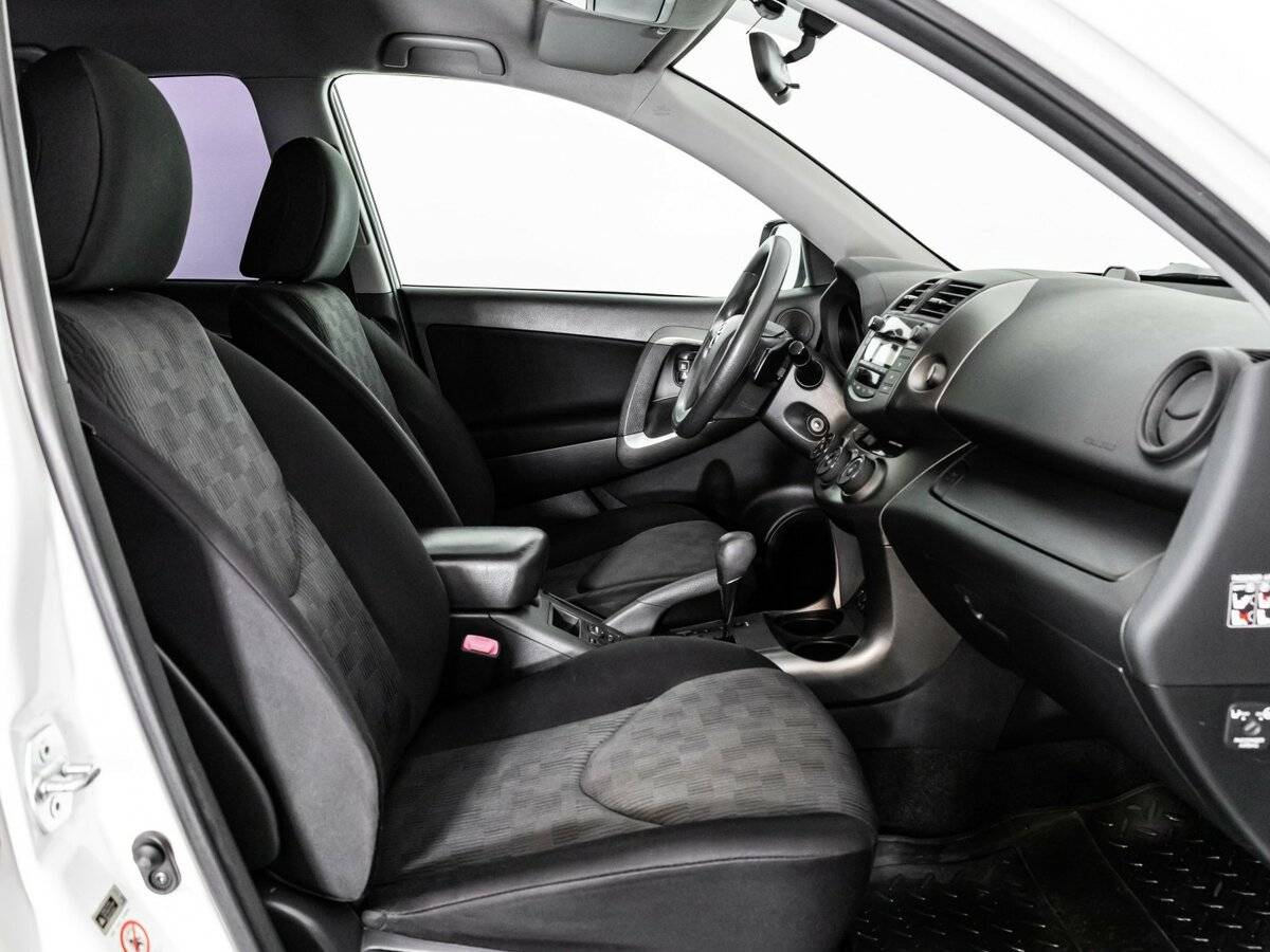 Купить Toyota RAV4 с пробегом. Фото: #10
