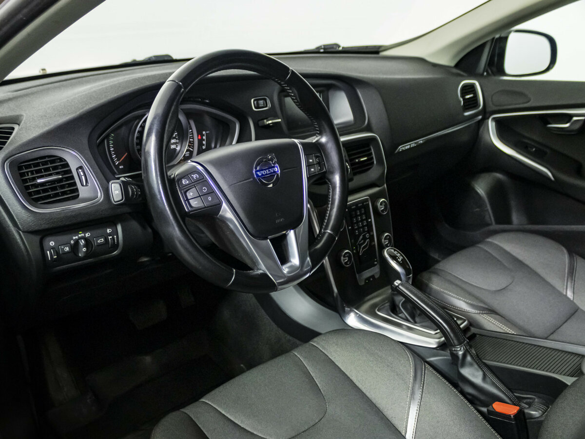 Купить Volvo V40 Cross Country с пробегом. Фото: #9