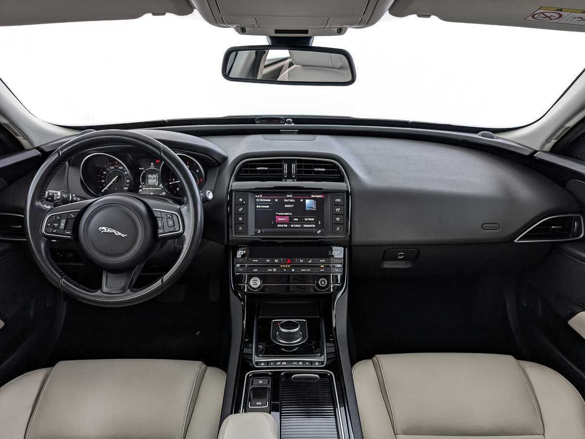 Купить Jaguar XE с пробегом. Фото: #9