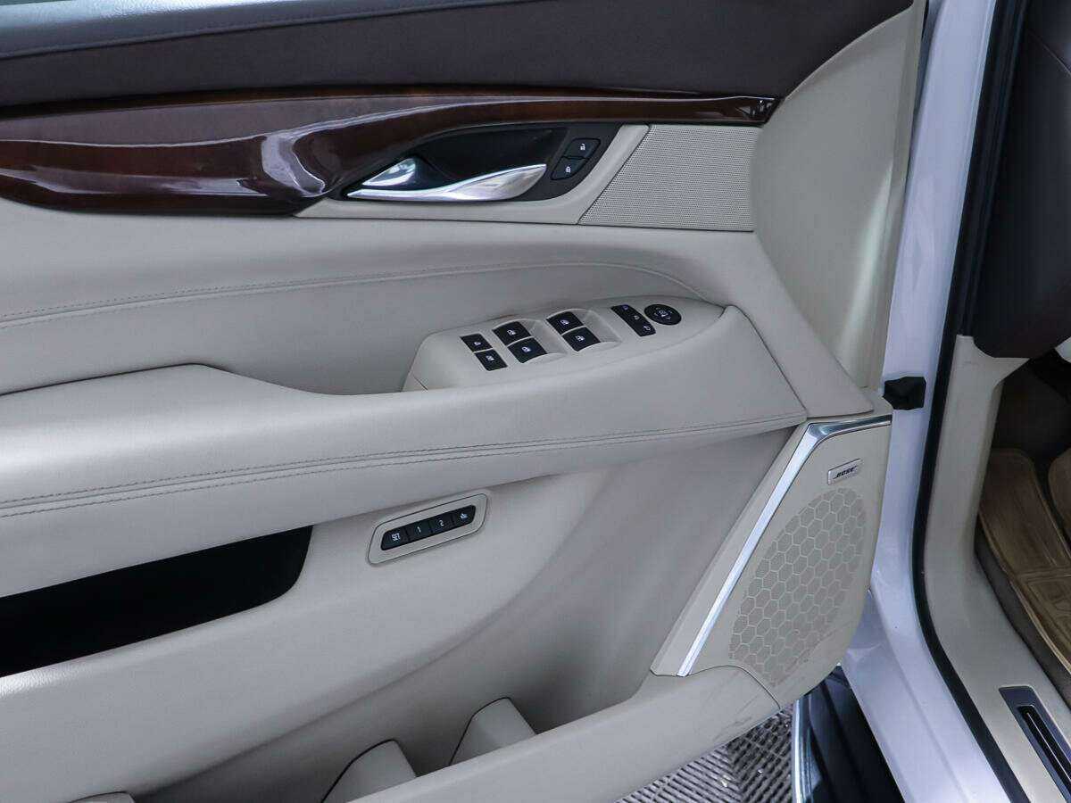 Купить Cadillac Escalade с пробегом. Фото: #13