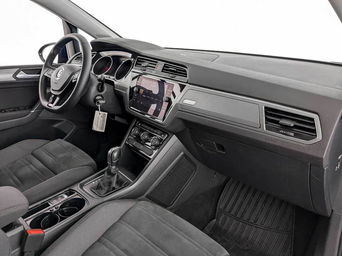 Купить Volkswagen Touran с пробегом. Фото: #7