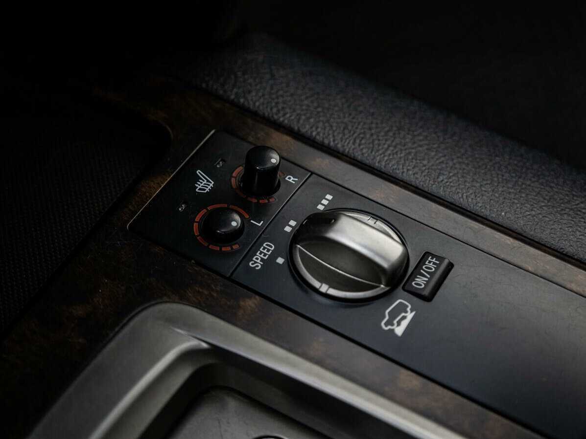 Купить Toyota Land Cruiser с пробегом. Фото: #12