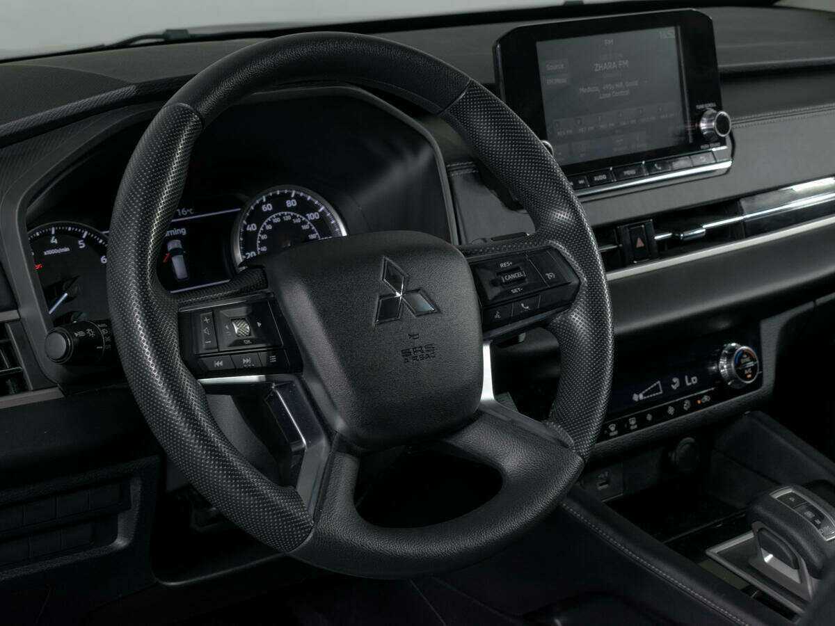Купить Mitsubishi Outlander с пробегом. Фото: #13