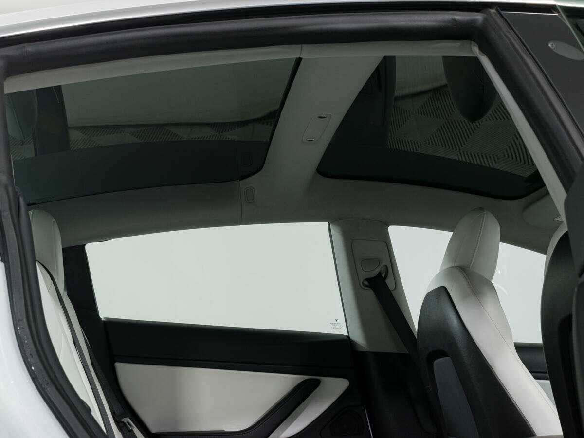 Купить Tesla Model 3 с пробегом. Фото: #8