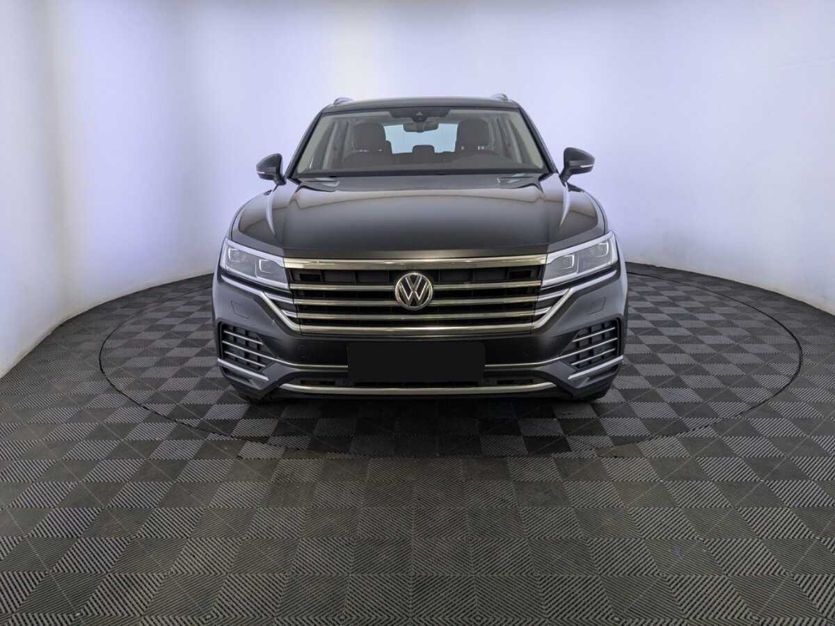 Купить Volkswagen Touareg с пробегом. Фото: #1