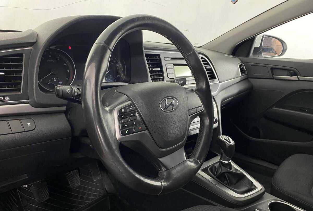 Купить Hyundai Elantra с пробегом. Фото: #11
