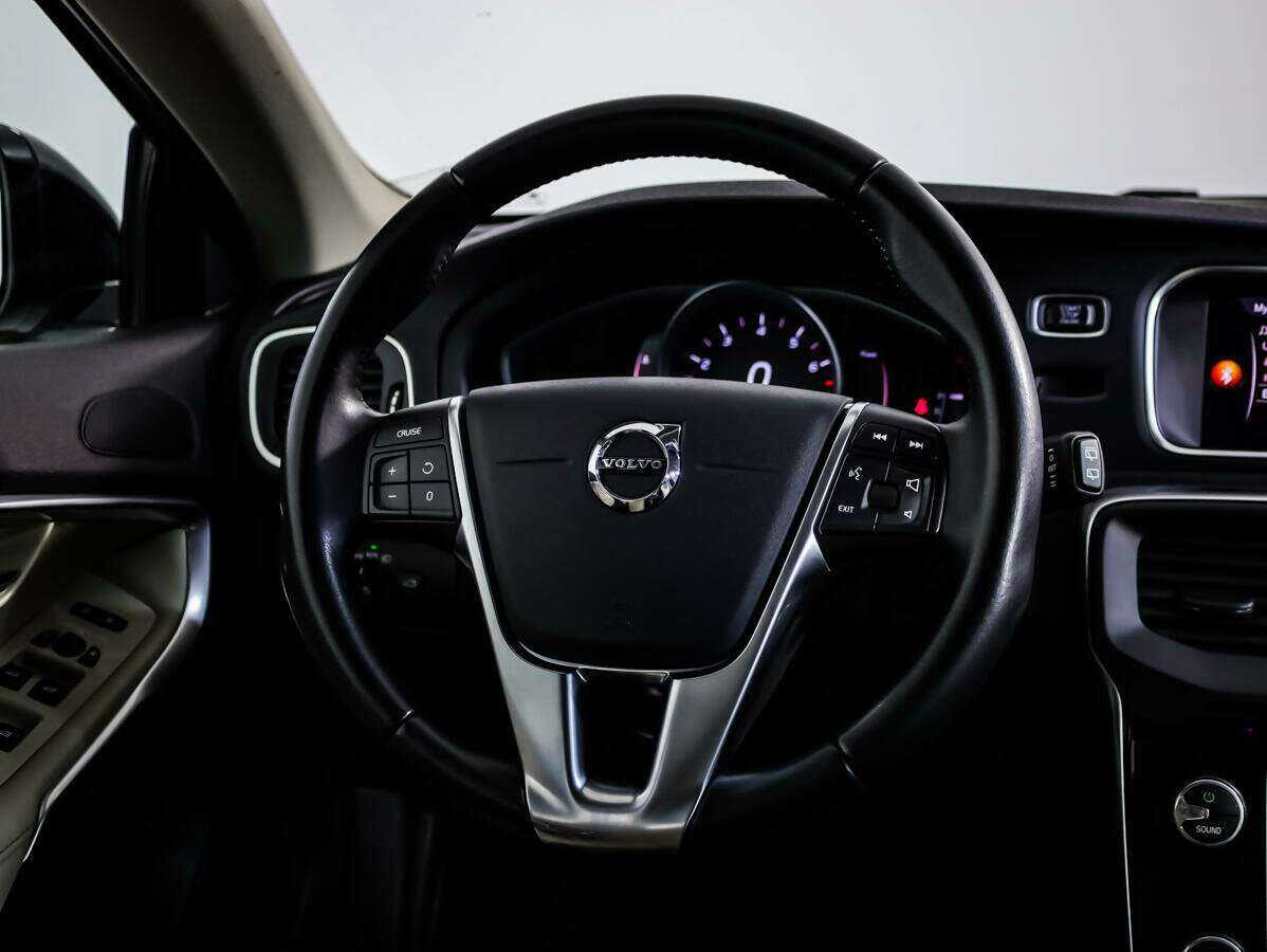 Купить Volvo V40 Cross Country с пробегом. Фото: #7