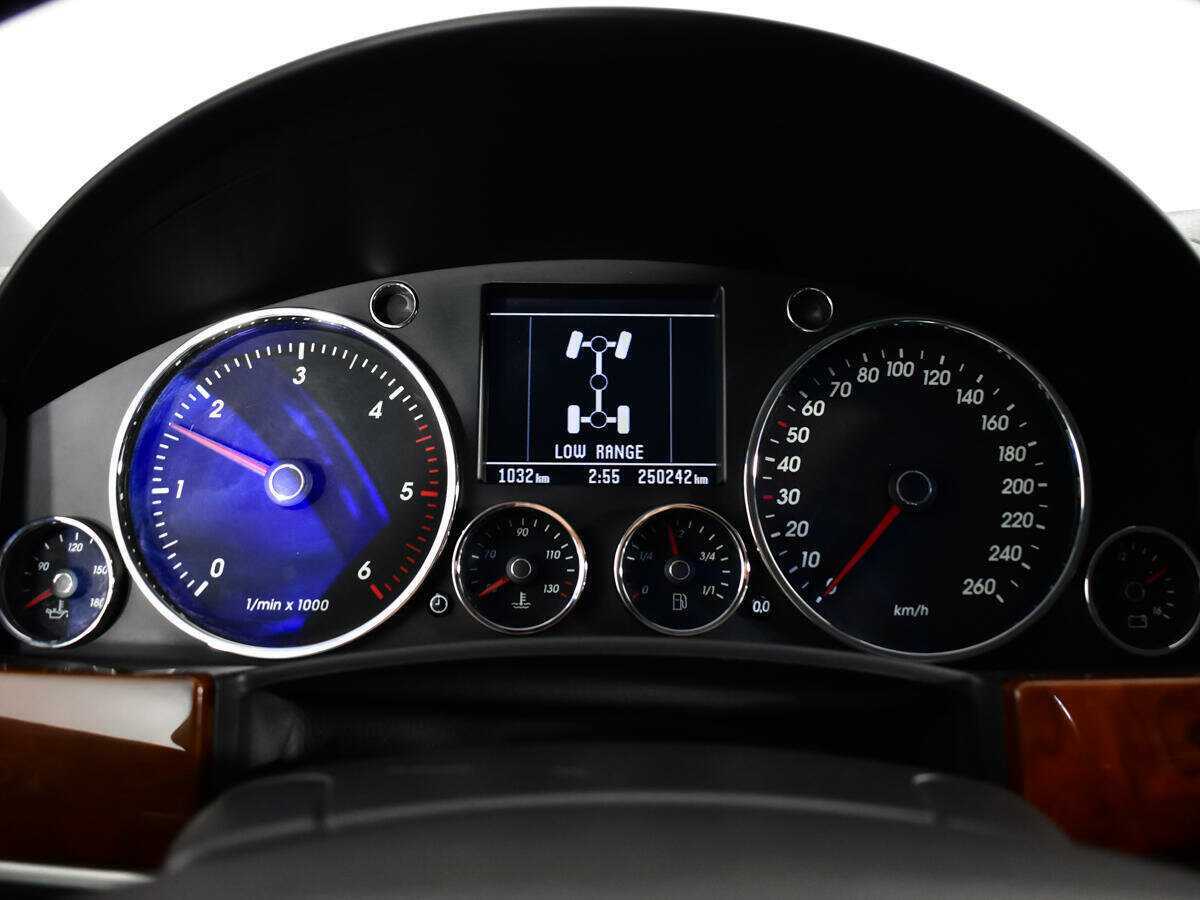 Купить Volkswagen Touareg с пробегом. Фото: #10