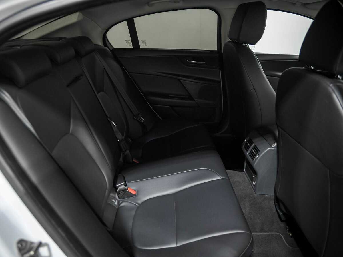 Купить Jaguar XE с пробегом. Фото: #15