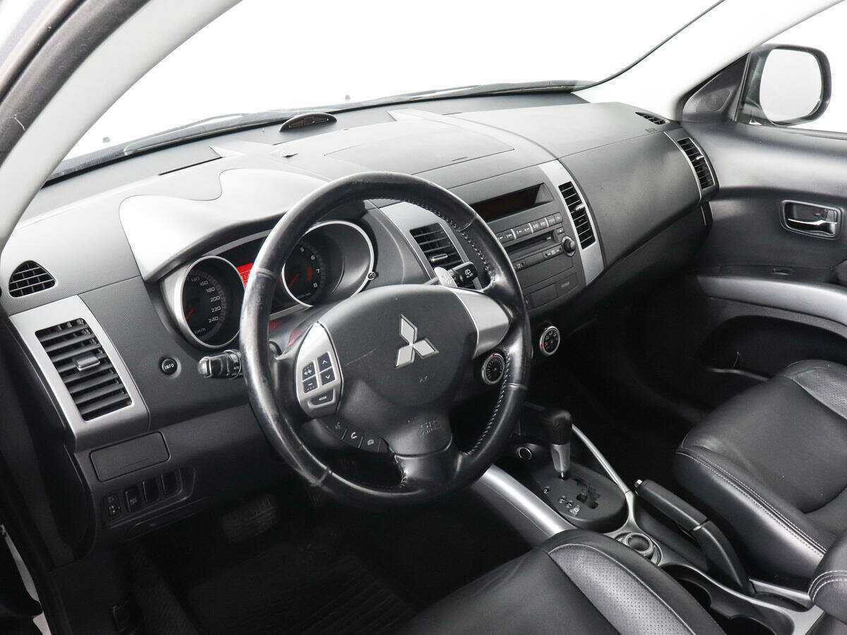 Купить Mitsubishi Outlander с пробегом. Фото: #4