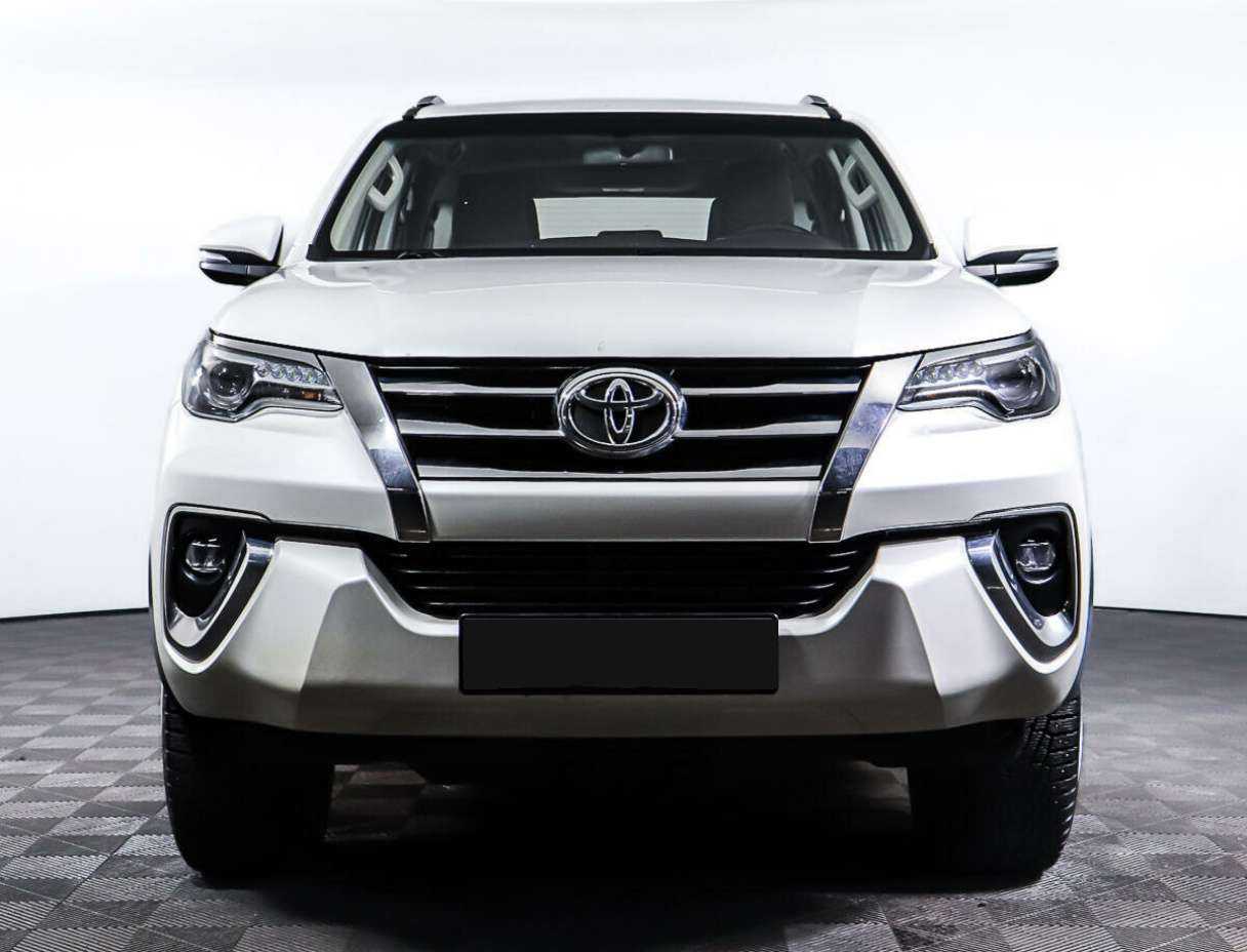 Купить Toyota Fortuner с пробегом. Фото: #1
