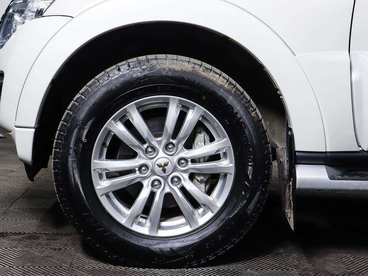 Купить Mitsubishi Pajero с пробегом. Фото: #17