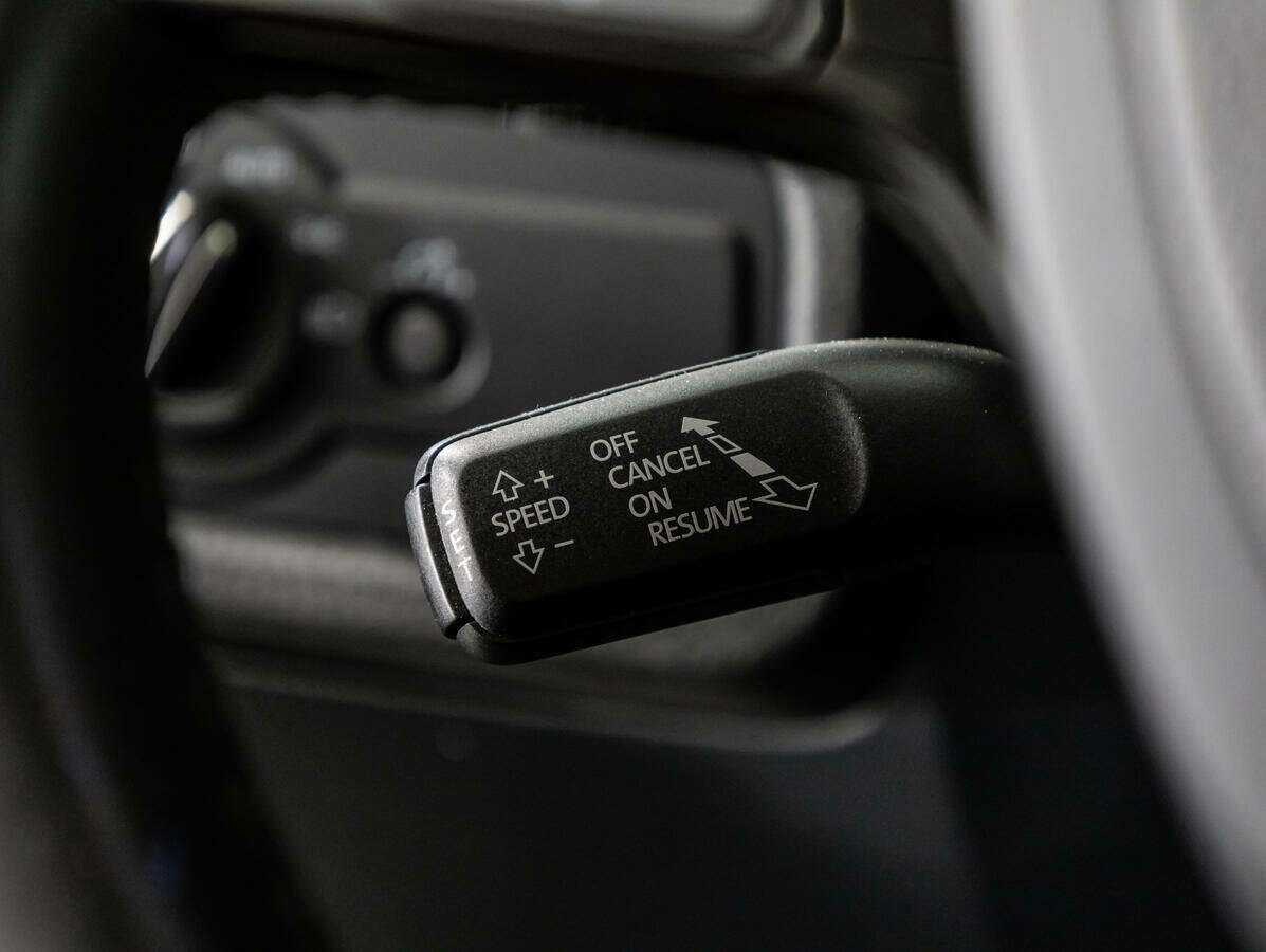 Купить Volkswagen Touareg с пробегом. Фото: #19