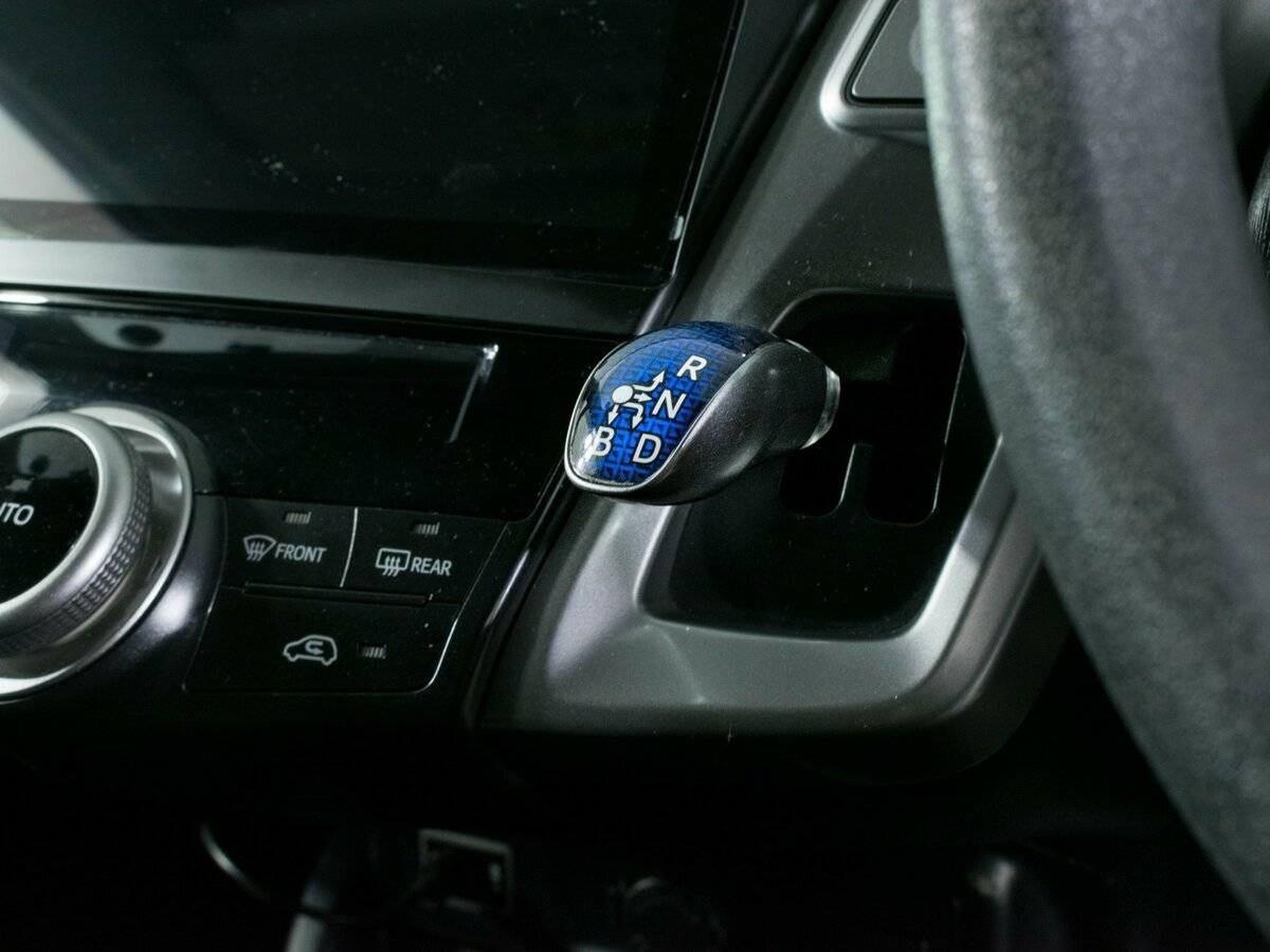 Купить Toyota Prius Alpha с пробегом. Фото: #15