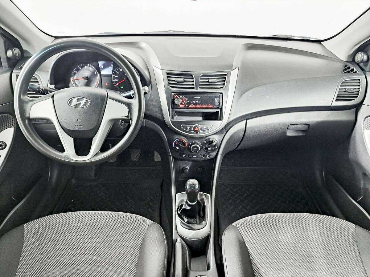 Купить Hyundai Solaris с пробегом. Фото: #11
