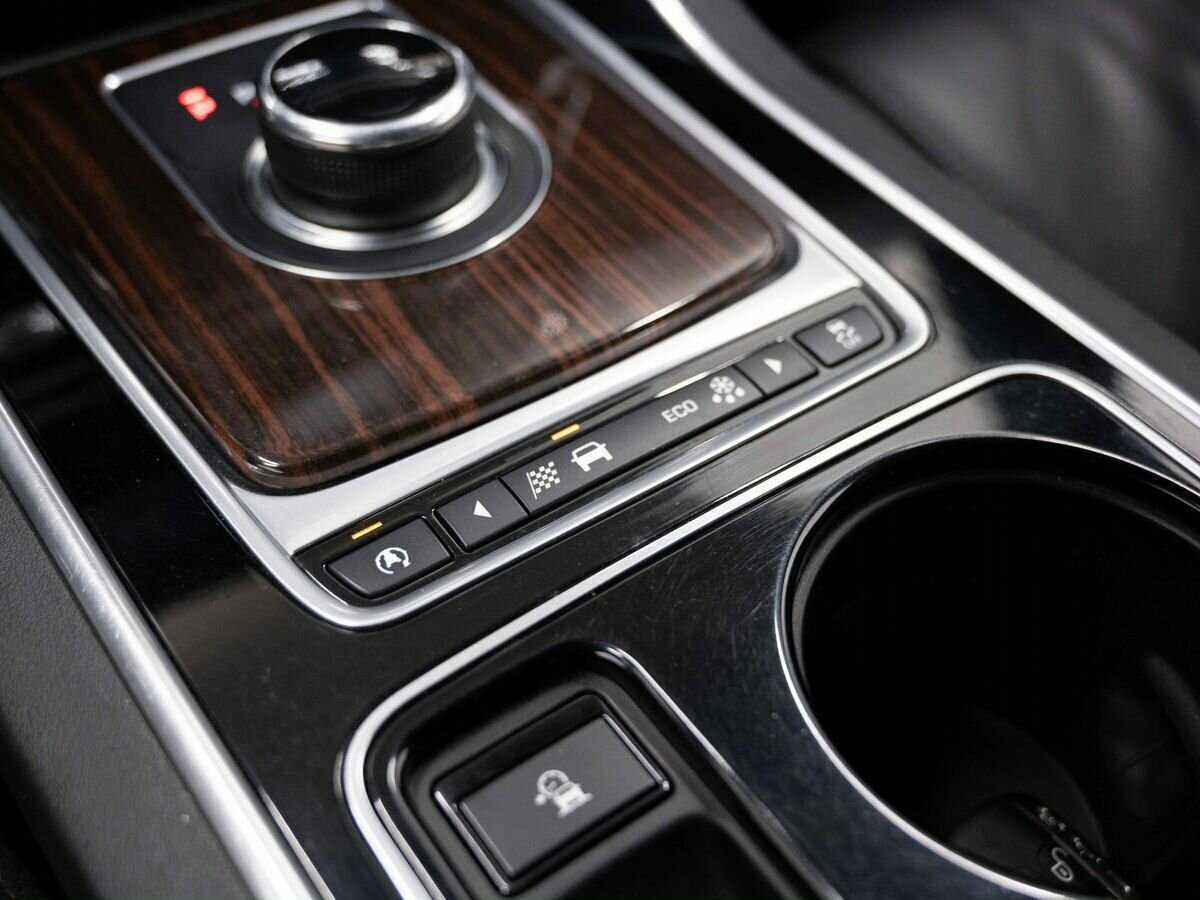 Купить Jaguar XE с пробегом. Фото: #23