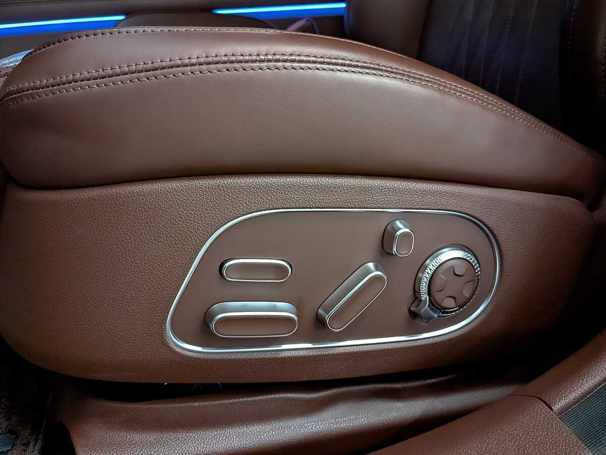 Купить Genesis G90 с пробегом. Фото: #25