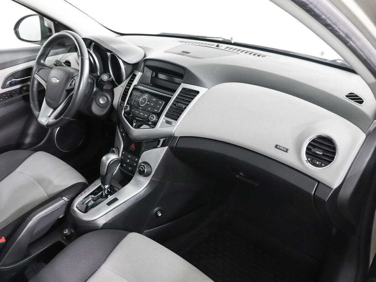 Купить Chevrolet Cruze с пробегом. Фото: #9