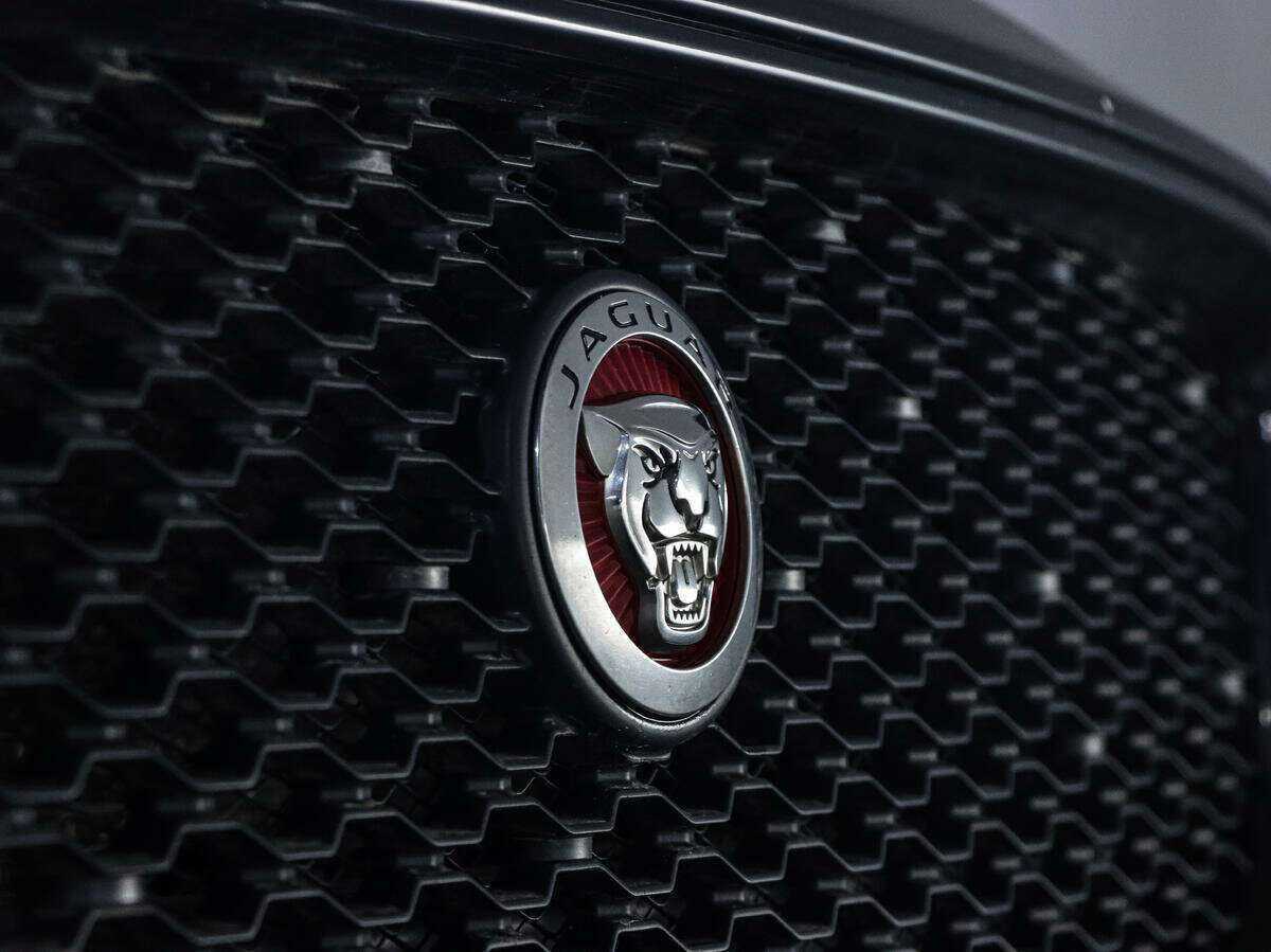 Купить Jaguar XE с пробегом. Фото: #23