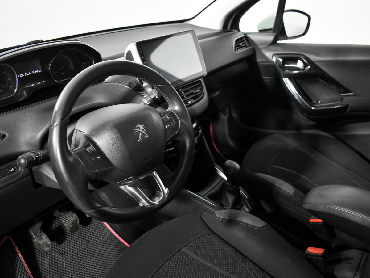Купить Peugeot 208 с пробегом. Фото: #8