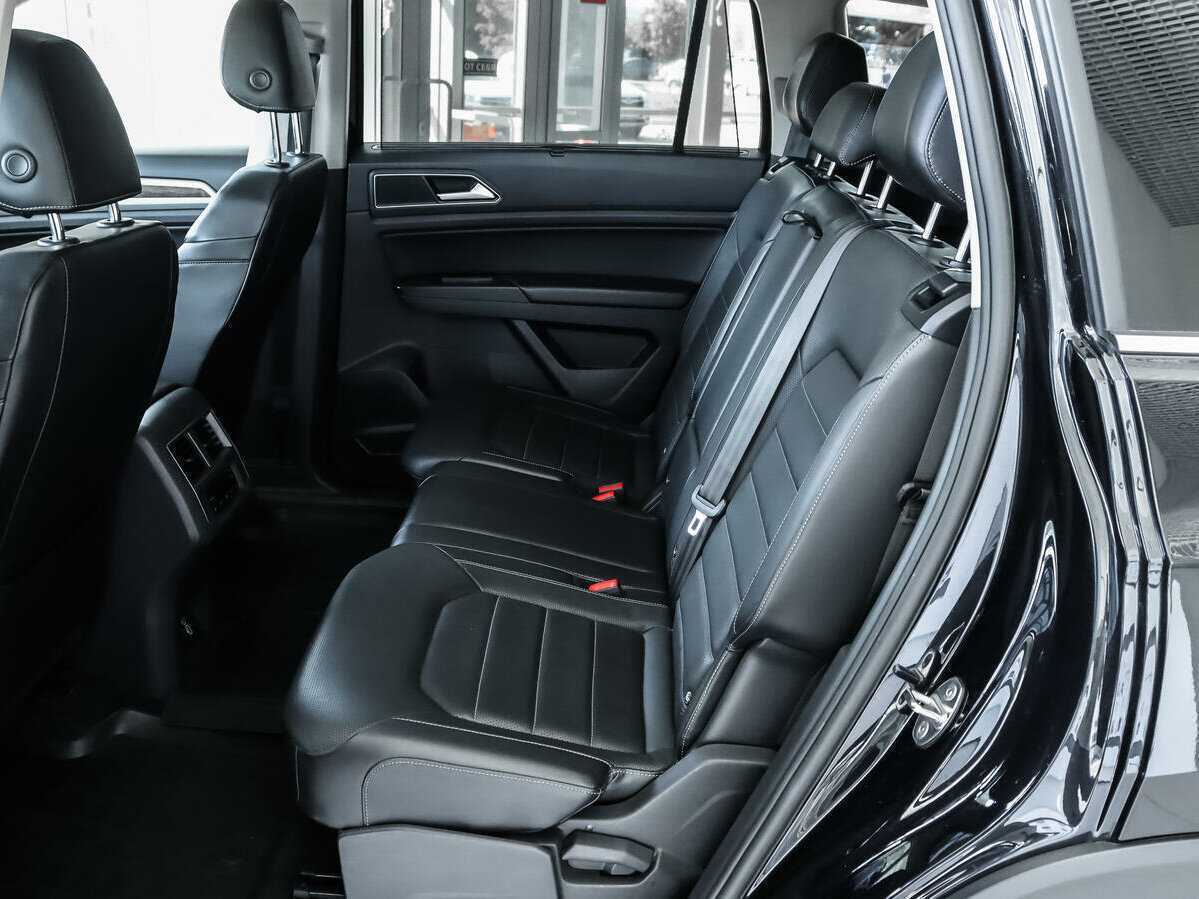 Купить Volkswagen Teramont с пробегом. Фото: #12