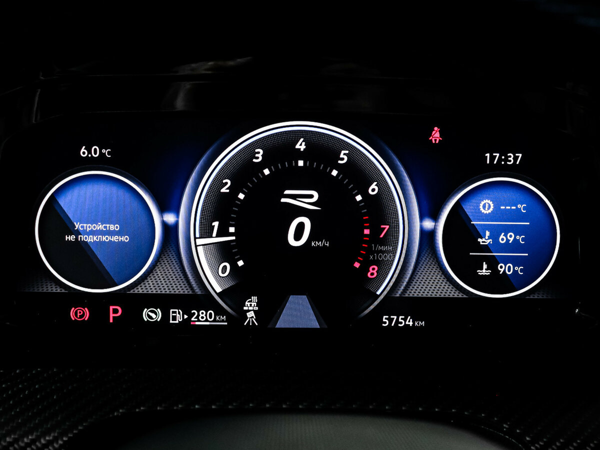 Купить Volkswagen Golf R с пробегом. Фото: #8