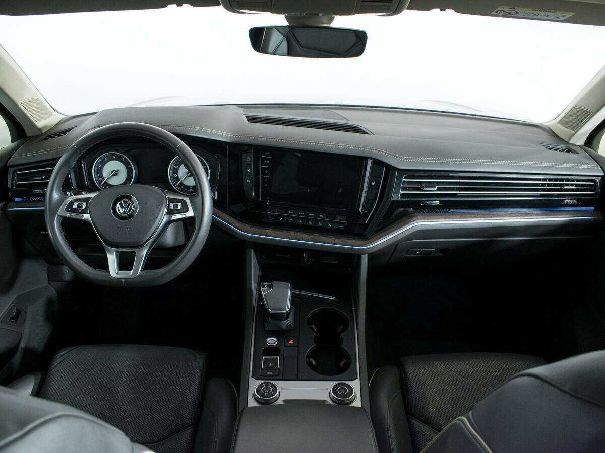 Купить Volkswagen Touareg с пробегом. Фото: #11