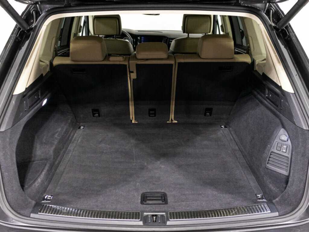 Купить Volkswagen Touareg с пробегом. Фото: #14
