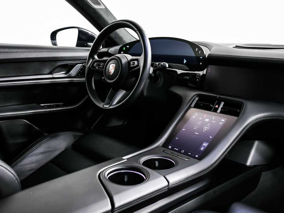 Купить Porsche Taycan с пробегом. Фото: #8